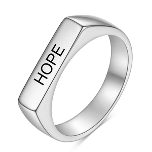 Polierter silberner Edelstahlring mit 4mm rechteckiger Platte und HOPE Gravur im Design