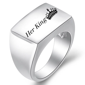 Herrenring aus Edelstahl in Silber mit Her King Gravur und Kronen-Symbol oben