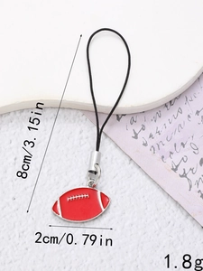 Detail eines roten American-Football-Anhängers mit Maßen 8 cm x 2 cm und Nylonschnur