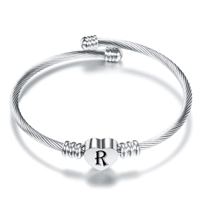 Bracciale Rigido Aperto in Cavo Intrecciato in Acciaio Inossidabile Con Ciondolo a Cuore Con Iniziale Alfabeto Per Donna Gioielli Personalizzati