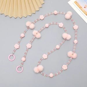 Roze kralen telefoonketing met bloemenhangers en zachte pluche faux fur ballen