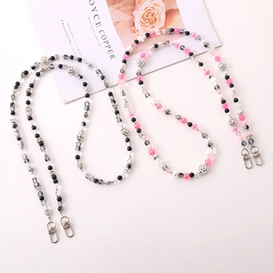 Chaîne de téléphone perlée rose vintage noire et blanche avec mousquetons métalliques