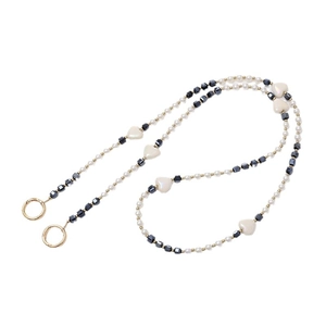 Chaîne bandoulière perlée avec perles blanches et perles noires avec breloques cœur