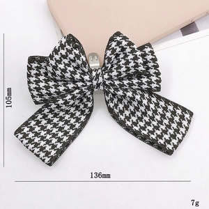 Classic houndstooth bow hair clip accessory with size measurements in 136mm and 105mm