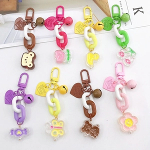 Porte-clés kawaii en acrylique avec chaînes en cœur et breloques de couleurs pastel