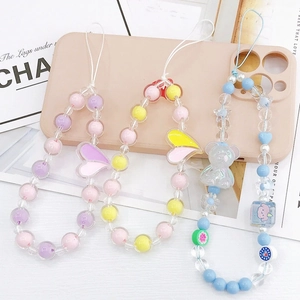 Bijoux de téléphone avec perles colorées et breloques en forme de cœur et de chat