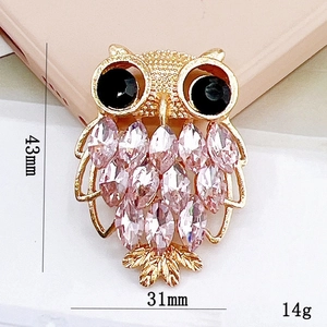 Broche de búho con cristales rosas chapado en oro y ojos negros de 43 mm x 31 mm
