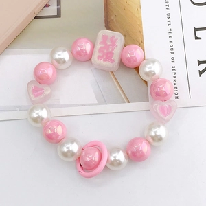 Bracelet perlé rose fait main avec pièce de mahjong et charme planète en cœur