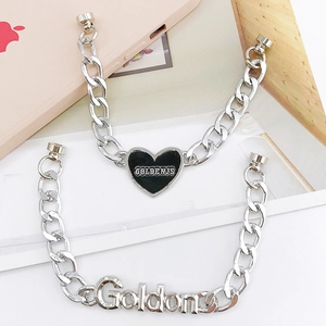 Bracelet chaîne en métal argenté avec pendentif cœur et lettres Golden et fermoir aimanté
