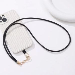 Cordon de téléphone en cuir noir minimaliste avec coque ondulée blanche et attaches dorées