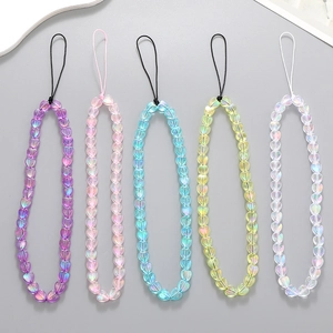 Dragonne de téléphone en perles de cœur sirène irisées disponibles en cinq couleurs variées