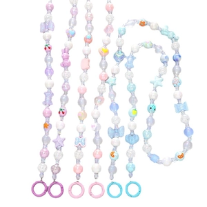 Chaîne de téléphone en perles macaron avec breloques mignonnes et fermoir à ressort