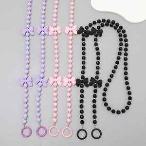 Chaîne de téléphone en perles avec nœuds et fermoir à ressort en couleurs assorties