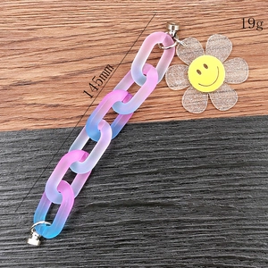 Farbverlauf Acryl-Kette mit glitzerndem Blumen-Smiley-Anhänger für Handyhüllen, 145 mm