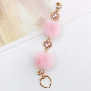 Pendentif en fausse fourrure rose avec diamants strass en cœur pour coque mobile