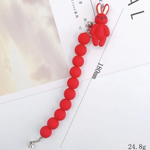 Bracelet en perles acryliques rouges avec pendentif lapin et fermoir métallique 180mm