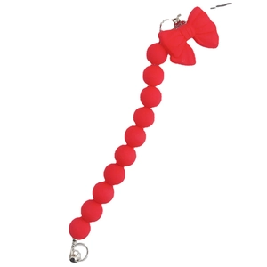 Charme de perles acryliques rouge chinois avec nœud et fermoir argenté pour sacs