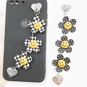 Set de chaînes de téléphone à fleurs avec motifs damier et pois et crochets cœur