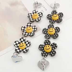 Breloques fleurs à damier et pois avec visage souriant et base en cœur autocollante