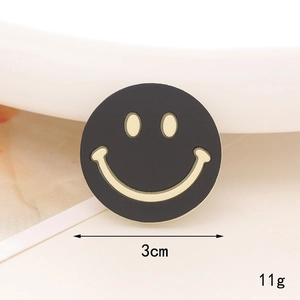 Macro view of 3cm smiley face alloy brooch with diameter and 11g weight specs