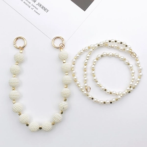 Dragonne en perles faites main pour téléphone avec boucles dorées et perles mates