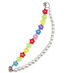Bijou de téléphone double rangée en perles fleurs acryliques et perles nacrées