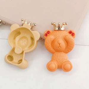 Accessoire ours à couronne en résine pour DIY avec strass rouges pour coques et artisanat