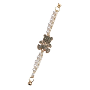 Gold-plated chain bracelet with bear charm and pearls featuring a magnetic clasp