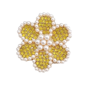Accesorio de flor de cristal amarillo con perlas blancas para decorar fundas móvil