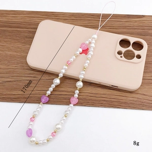Perlen-Handykette mit rosa Herzanhängern und goldenen Akzenten für den Handgelenkschutz