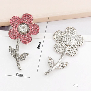 Sprankelende tulpenbloem broche met roze en witte strass steentjes voor schoendecoratie