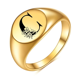 Polierter 18K Gold Edelstahl-Siegelring mit floraler Buchstabengravur C im Vintage-Stil