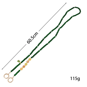 Lange grüne Perlen-Umhängekette mit chinesischen Glücksmünzen und Goldringen, 60,5 cm
