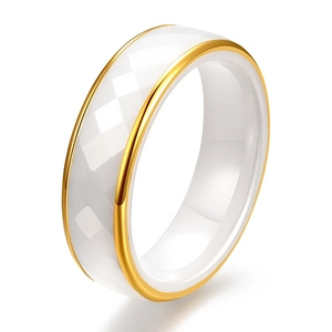 Anillo minimalista de 6mm en acero inoxidable dorado con cerámica blanca facetada