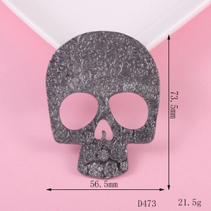 Detailansicht der gunmetal Totenkopfmaske mit Maßen 73,5x56,5 mm und floralem Reliefmuster
