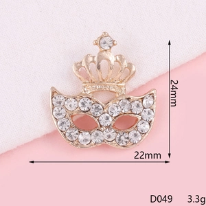 Detailed close-up of crown mask DIY jewelry accessory with 24mm height and sparkling rhinestones