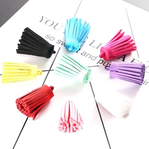 Colorful 3cm suede tassel pendants for DIY jewelry and keychain accessories in nine hues