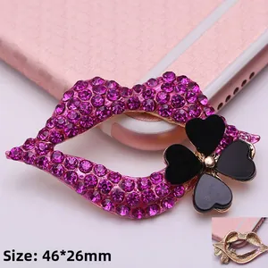 Colgante labios con strass rosa y detalles de corazones negros, 46x26mm