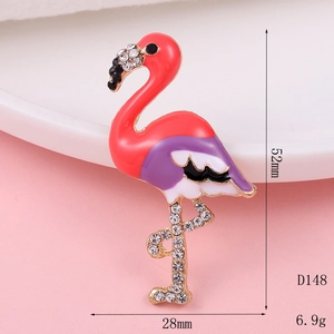 Flamingo-Brosche mit Emaille und Strass inklusive Maßangaben von 52mm Höhe und 28mm Breite