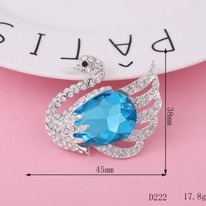 Detailansicht der Schwanen-Brosche mit blauem Kristall und Strass, Maße 45mm x 38mm
