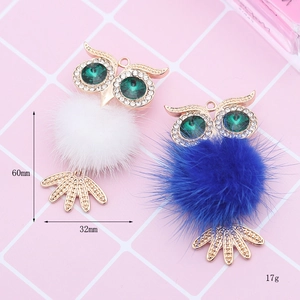 Cute alloy owl car vent clip pendant with sparkling rhinestones and soft blue fur