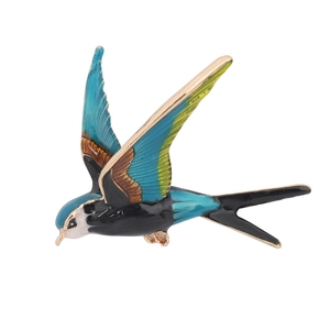 Prachtige zwaluw vogelbroche van kleurrijk email met goudkleurige legering rand