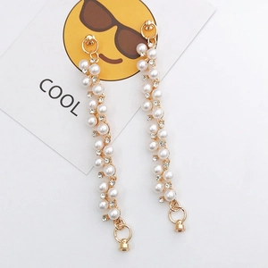 Fashionable long pearl and rhinestone drop earrings with elegant gold alloy chain