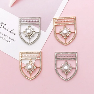 Ciondolo a Forma di Scudo in Lega Vintage Con Strass e Perla Artificial Sintetica Accessori Fai da Te per Cover Cellulare per Creazione Gioielli