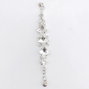 Pulsera plateada con pedrería marquise y cadena de cristal para creación de joyas