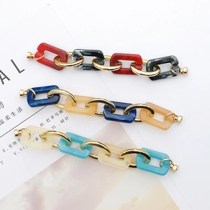 Tre catene a maglie colorate in resina e metallo dorato per bracciali fai-da-te