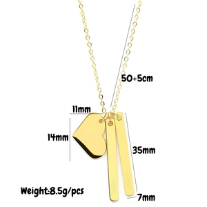 Vue détaillée du collier cœur et barre en or montrant les dimensions et le poids précis