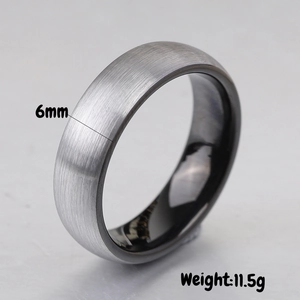 Makroaufnahme eines 6mm gebürsteten Edelstahlrings mit Gewichts- und Breitenangaben