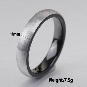 Detail mit 4 mm Breite und 7,5 g Gewicht eines gebürsteten grauen Edelstahlrings