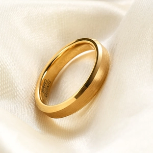 Macro shot of 18K gold brushed tungsten carbide ring featuring polished inner band